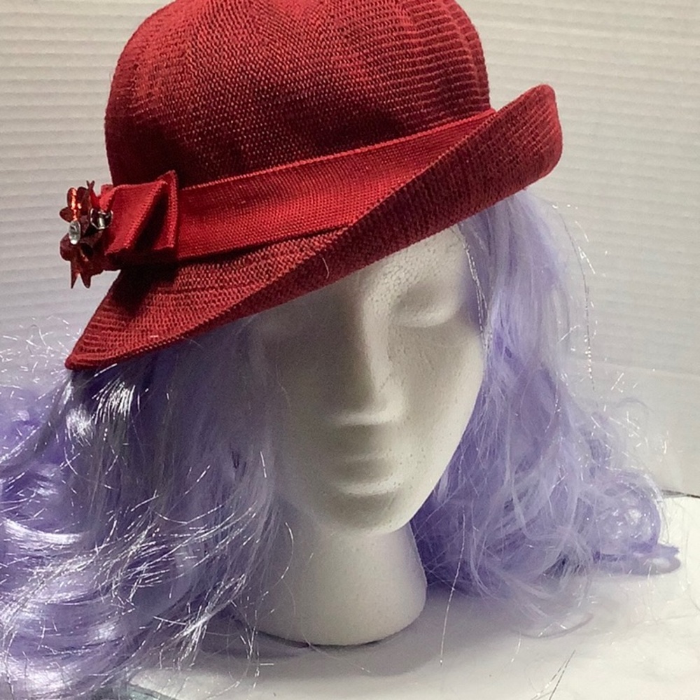 Beautiful Red Hat - Picture 2 of 10